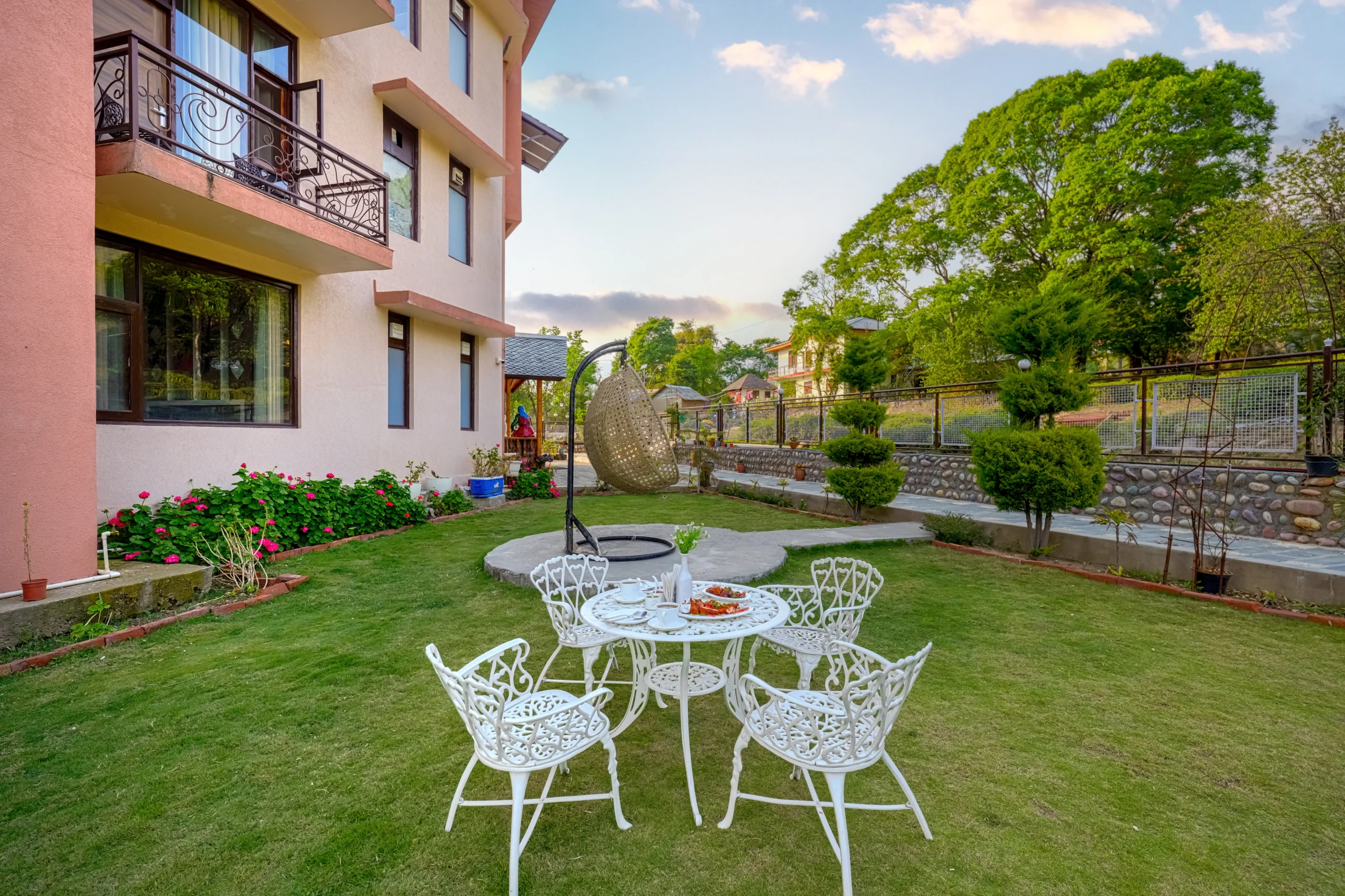 Peaceful garden space at the best hotel in Bir Billing
